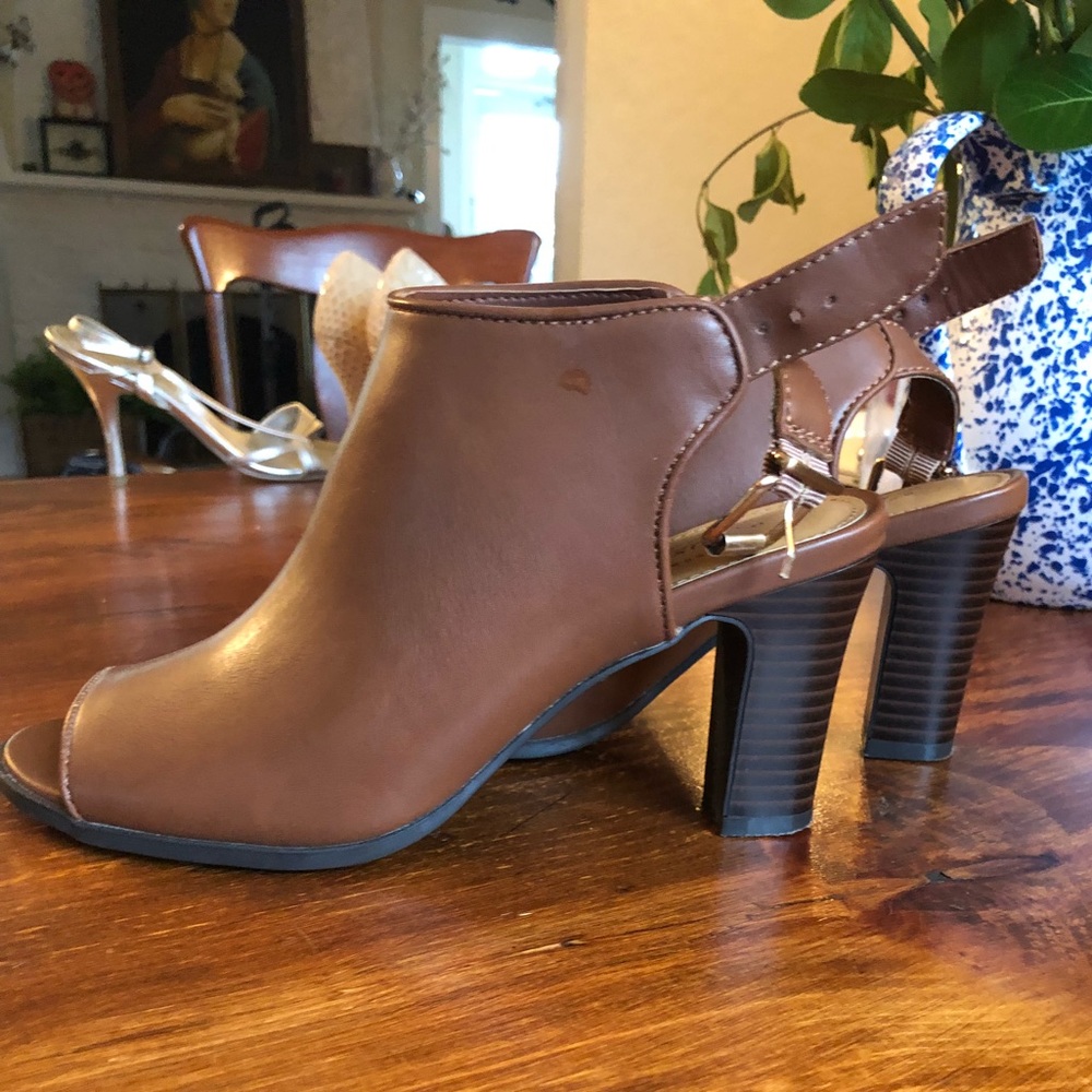 Bass peep toe chunky heels